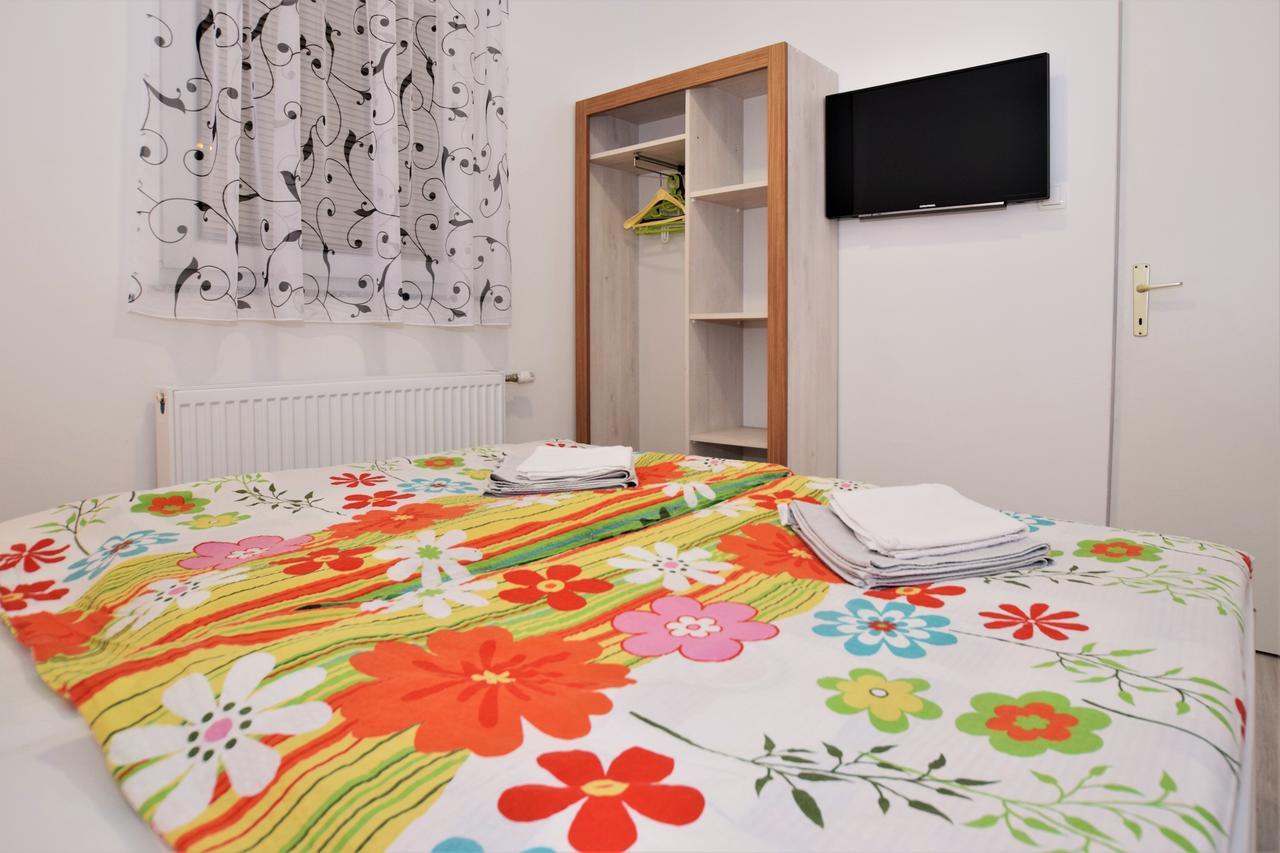 Apartment Gacka Оточац Екстер'єр фото