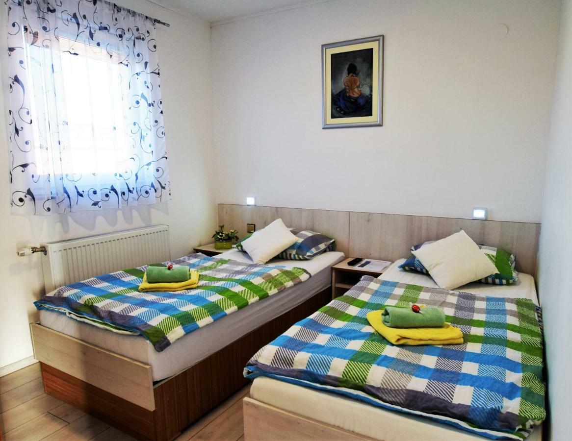 Apartment Gacka Оточац Екстер'єр фото