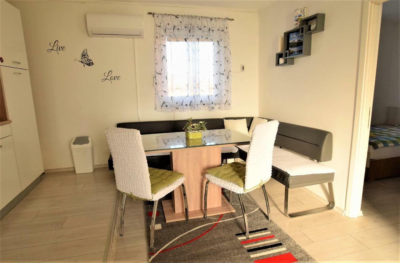 Apartment Gacka Оточац Екстер'єр фото