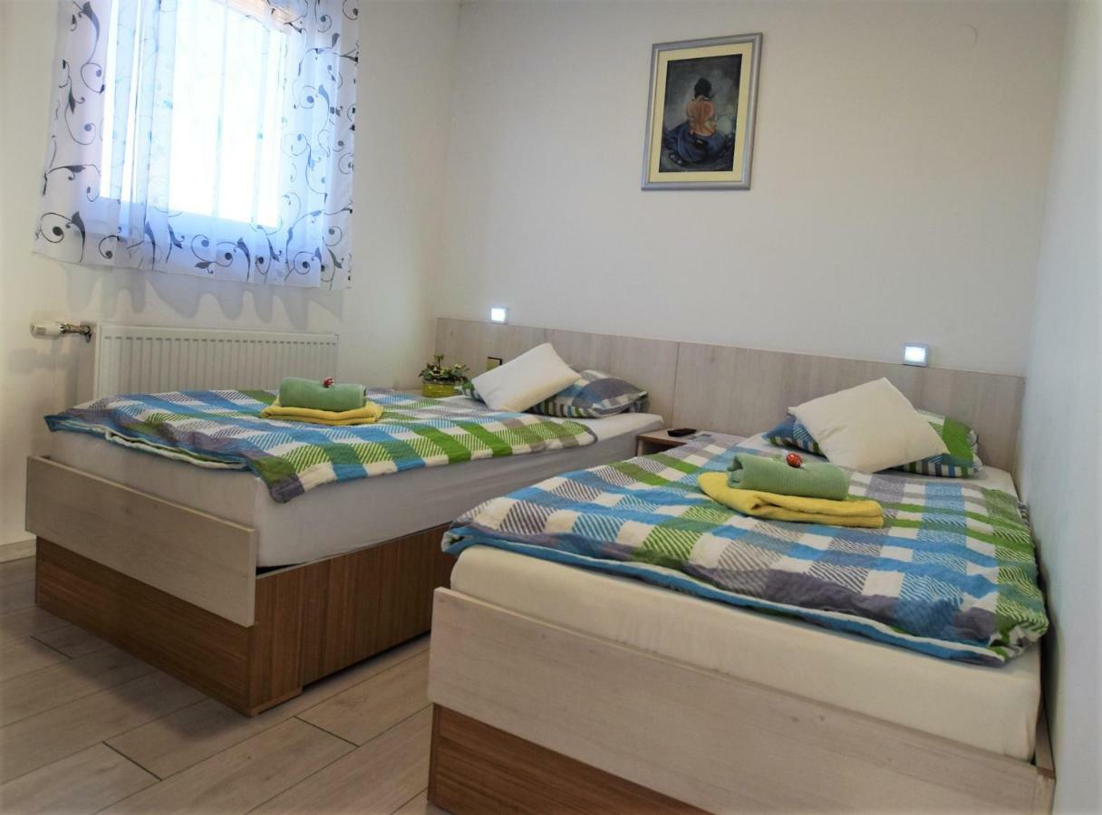Apartment Gacka Оточац Екстер'єр фото