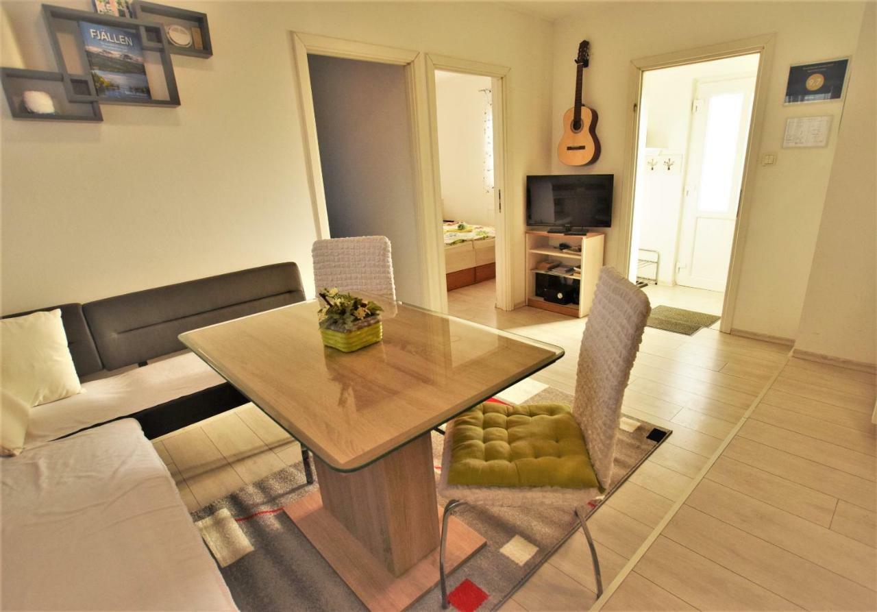 Apartment Gacka Оточац Екстер'єр фото